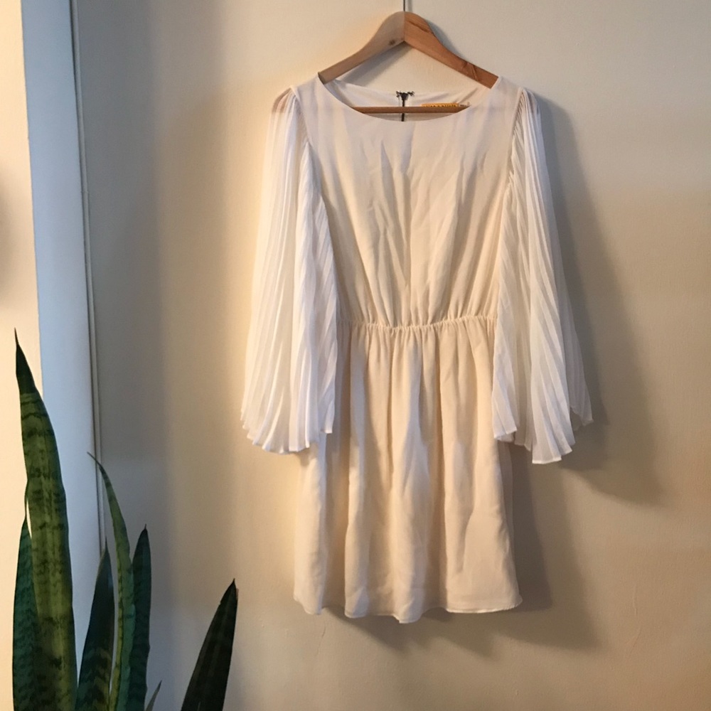 White Alice + Olivia accordion sleeve dress